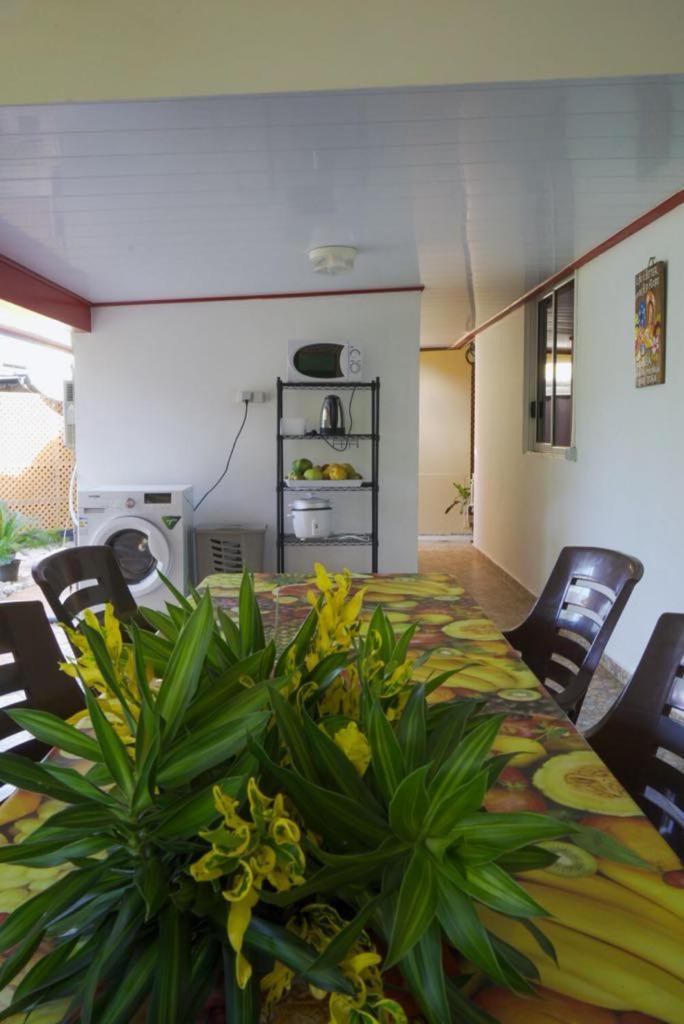 Lemon House Hotel Maroe Bagian luar foto