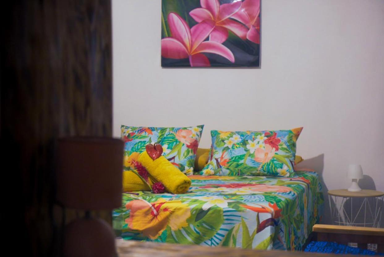 Lemon House Hotel Maroe Bagian luar foto