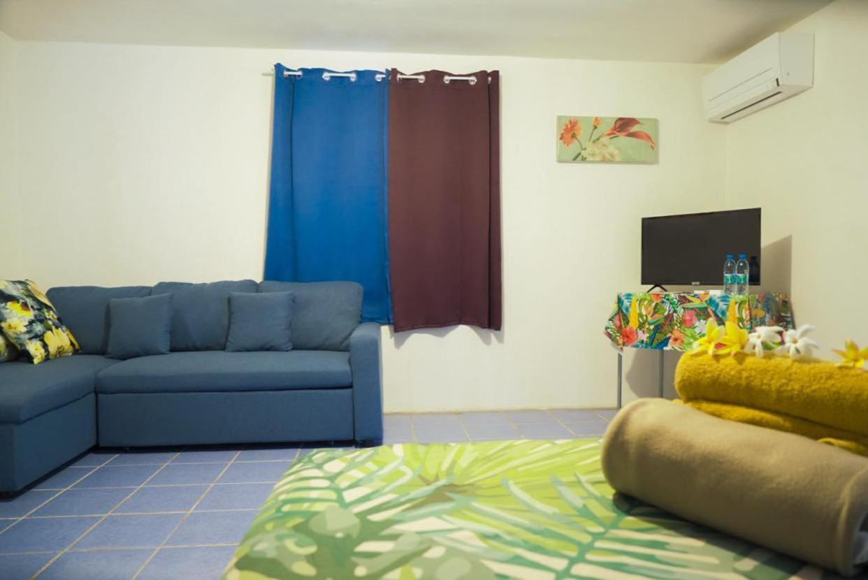Lemon House Hotel Maroe Bagian luar foto